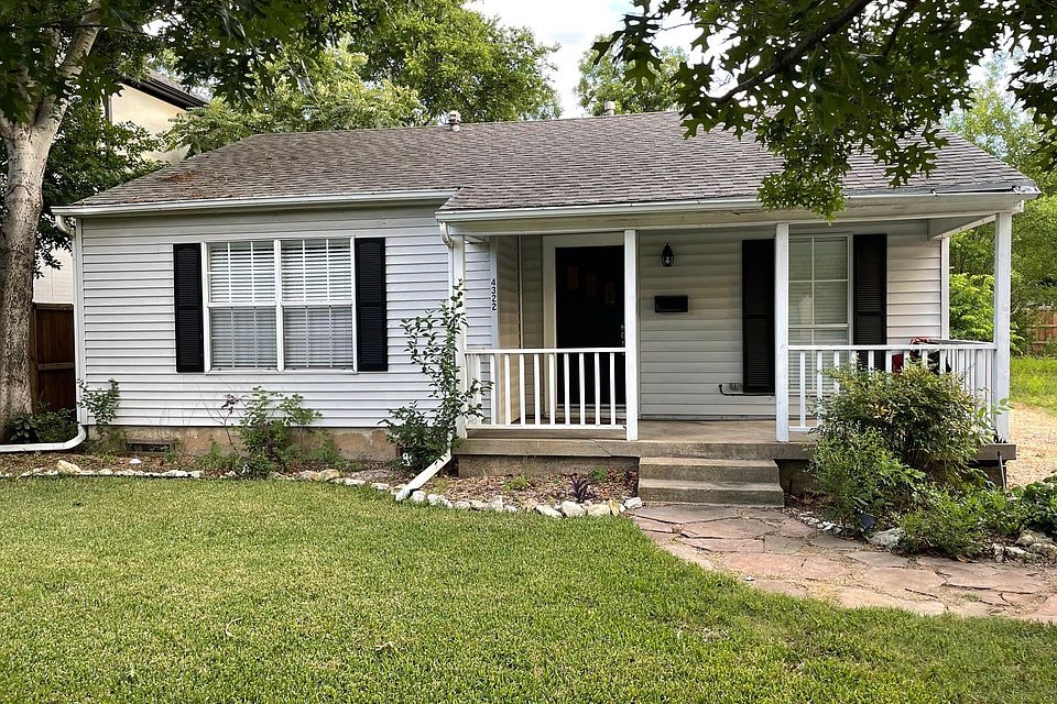 two-bedroom-two-bathroom-house-for-rent-with-large-backyard-and